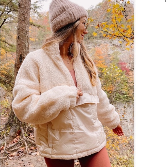 Fabletics Nelly Mixed Media Half Zip Puffer Sherpa Jacket Size Medium NWOT Ivory - Picture 1 of 14